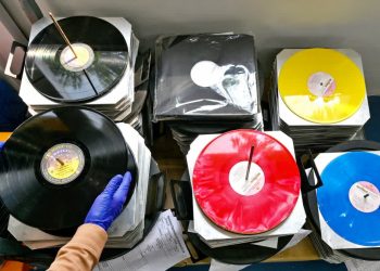 The Revival of Vinyl Records and Retro Tech